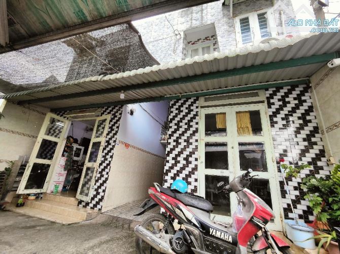 Căn hộ dịch vụ, Trung Chánh, Hóc Môn, Dt 6,7x23m (156m2). Dòng tiền 15tr/th. - 2