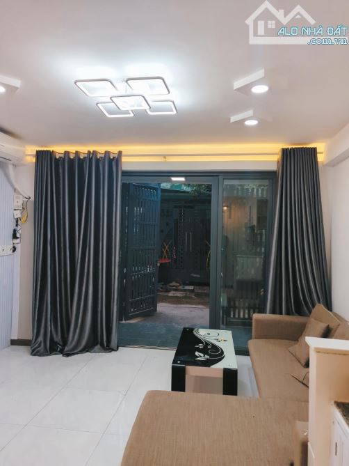 BÁN NHÀ 2 TẤNG PHÚ THUẬN Q7  DTSD60M2 - 2