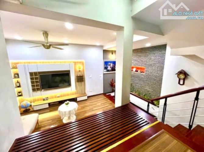 BÁN NHÀ ĐƯỜNG MỄ TRÌ: 40M 5T LÔ GÓC, DÂN XÂY, NGÕ THÔNG, Ô TÔ ĐỖ CỬA, HX KEANGNAM, SỔ ĐẸP, - 3