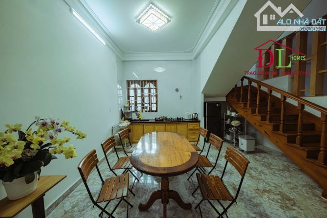 Bán biệt thự Đà Lạt 2 mặt tiền Nguyễn Hữu Cảnh – sân ô tô rộng, có thu nhập từ phòng trọ - 3