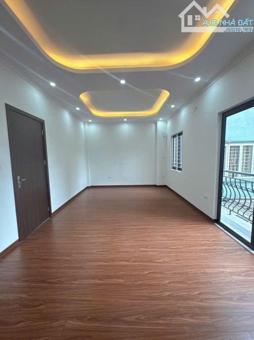 🏡 Bán nhà phố Ngô Gia Tự - 85m², 5 tầng mới kính coong – Ô tô đỗ cổng – Giá nhỉnh 6 tỷ - 3