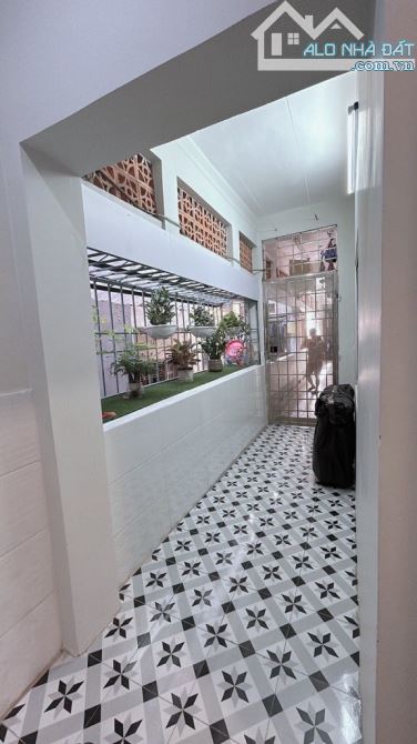 Bán Căn Hộ Tập Thể Tầng 2 – Khu Trung Tự, Phố Phạm Ngọc Thạch – 75m² Thực Tế – Giá 3.9 Tỷ - 3