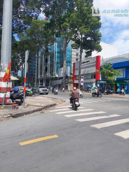CHO THUÊ NHÀ VỊ TRÍ SIÊU ĐẸP - MT NGUYỄN THỊ MINH KHAI Q3 5.5*20M GIÁ CHỈ 60TR/THÁNG - 3