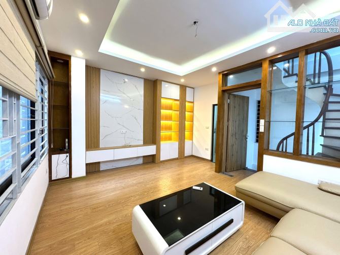 BÁN NHÀ HẠ YÊN QUYẾT 8,2 TỶ 35m 5 TẦNG MT 5,5m NHÀ MỚI GẦN PHỐ Ô TÔ ĐỖ CỬA DÒNG TIỀN - 3