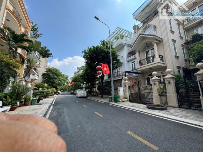 Bán biệt thự khu compound 357A Nguyễn Trọng Tuyển, 9x15m, hầm 4 lầu siêu đẹp - 3