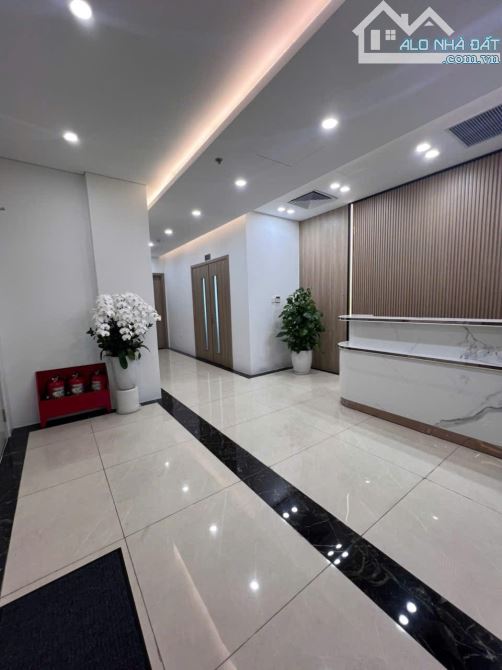BÁN TOÀ VĂN PHÒNG MẶT PHỐ HOÀNG QUỐC VIỆT 490m2x8T THANG MÁY - MT 30m - 265 TỶ - DÒNG TIỀN - 3