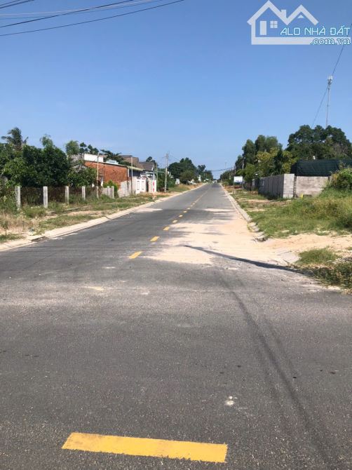 Bán Lô Góc 493m2 Đường Đoàn Thị Điểm - Tân An - TX LaGi giá ngộp 4.46tr/m2 - 3