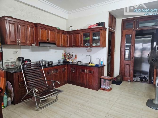 NHÀ MẶT PHỐ 2 THOÁNG 35 TỶ 43m 7 Tầng MT 4,1m VỈA HÈ 6m KINH DOANH ĐÀO TẤN BA ĐÌNH