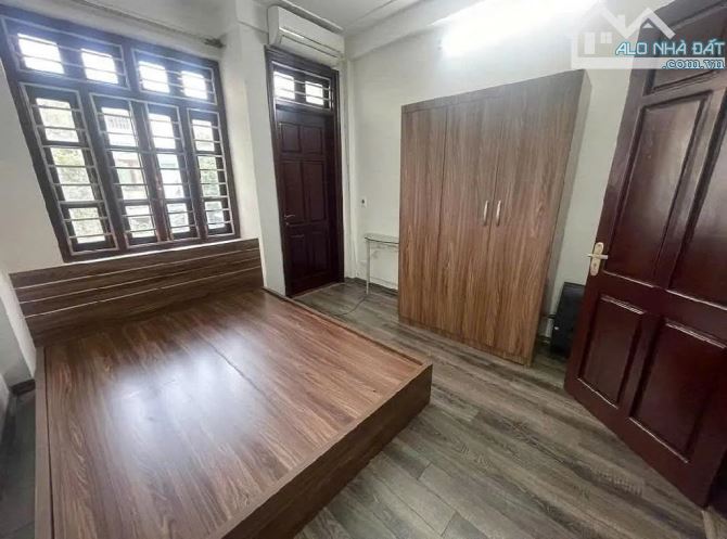 Bán nhà dân xây Nguyễn Ngọc vũ, ô tô đỗ sát nhà, sổ đỏ đẹp, trung tâm nhiều tiện ích. - 3