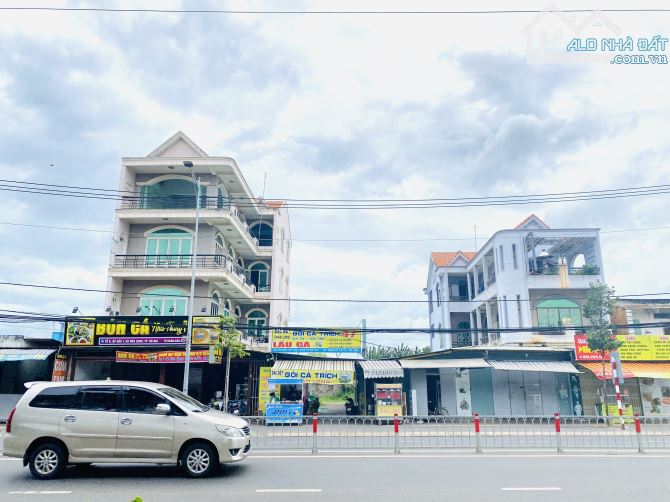 Cần tiền bán gấp mặt tiền Tỉnh lộ 52 gần vòng xoay Hoà Long, TDT: 1.426m2 - Giá bán: 30 tỷ - 3