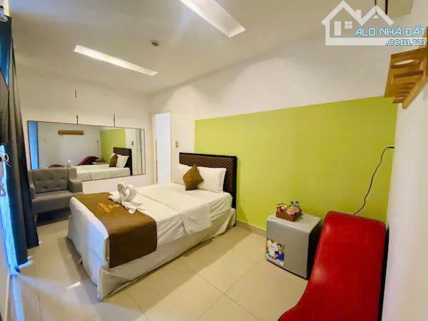 Bán gấp khách sạn ngay chợ Bến Thành đường Nguyễn Trãi, Q1 5 tầng, thang máy, HĐT 130tr - 3