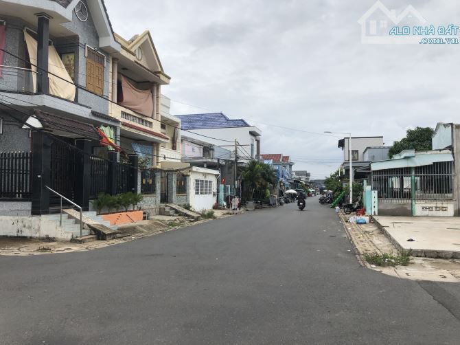 Góc 2 mặt tiền LẠC LONG QUÂN-TRẦN QUỐC TOẢN-HƯỚNG ĐÔNG NAM- Tt PHƯỚC HẢI DT 190m2-full thổ - 3