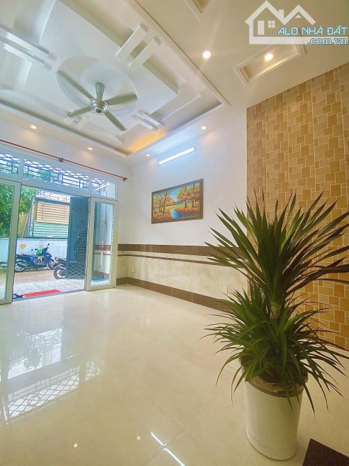 7.2 Tỷ- 3 Tầng Ngã Tư Thủ Đức 4pn nhà mới ở ngay - 2