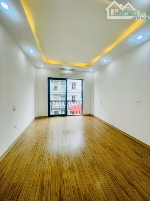 BÁN NHÀ 2 MẶT NGÕ THÔNG KINH DOANH - TRUNG TÂM ĐỐNG ĐA - ÔTÔ 7 CHỖ VÀO - TRƯỚC NHÀ Ô TÔ - 4