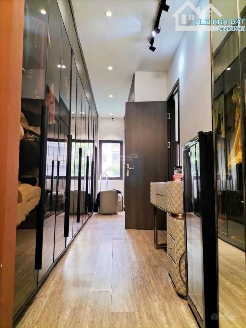 Phú kiều. Kiều Mai. Nhà đẹp ô tô tránh. Vỉa hè rộng. Kinh doanh tốt. 52m.5 tầng. 15,3 tỷ - 4