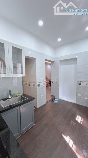 Bán Căn Hộ Tập Thể Tầng 2 – Khu Trung Tự, Phố Phạm Ngọc Thạch – 75m² Thực Tế – Giá 3.9 Tỷ - 4