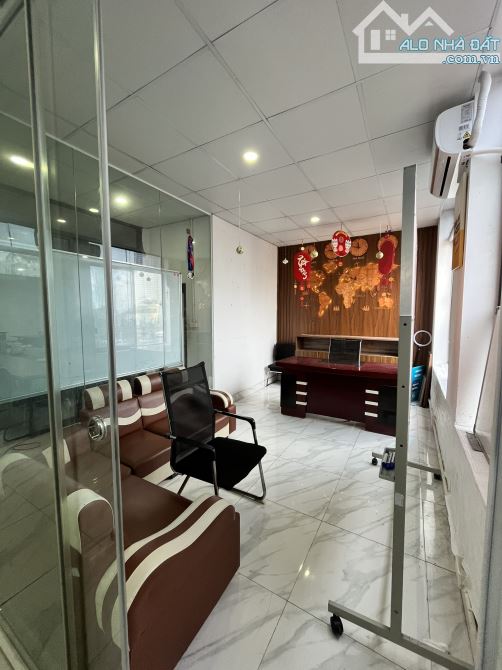 Cho thuê văn phòng Nguyễn Văn Lộc, sàn 200 m2 sàn thông, mặt tiền rộng thoáng - 4