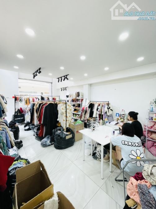 BÁN NHÀ MẶT TIỀN 60M2 4 TẦNG NGANG 4,5M 2 MẶT TIỀN KD ĐỈNH LÊ VĂN DUYỆT  NGỢP BANK GẤP - 4