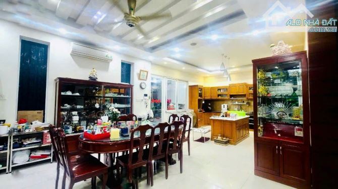 Biệt Thự 280m2 Góc 2 Mặt Tiền Khu Nội Bộ CMT8 DT: 13x23 NH 16 Sát CV Lê Thị Riêng 49,9 Tỷ - 4
