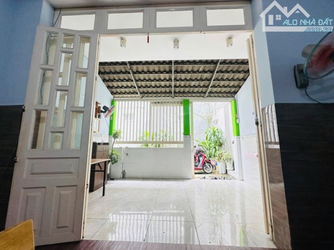 Bán nhà 3 Tầng 108m² Dĩ An,SHR đường xe hơi,gần chợ Đoàn Thị Kia - 4
