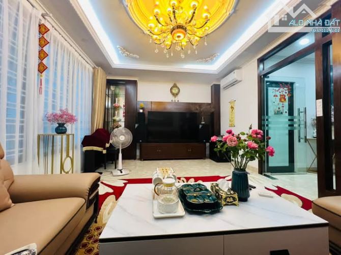 Không Quy Hoạch! Bán nhà Hoàng Quốc Việt, Phân lô, ô tô tránh, Thang Máy, 74m2 6T MT 6m - 4