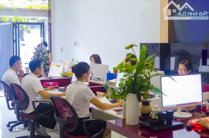 (MẶT TIỀN 6.6M) BÁN NHA PHỐ ĐỖ QUANG - 82M VỊ TRÍ ĐẸP NGAY GẦN NGÃ BA - VỈA HÈ 4M KD ĐỈNH - 4