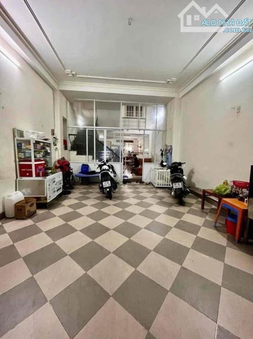 BÁN ĐẤT TẶNG NHÀ 2,5 TẦNG  MT TIỂU LA - GẦN LÔ GÓC NGUYỄN HỮU DẬT - GIÁ 10,X TỶ - 5
