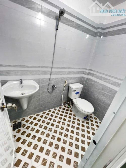 BÁN NHÀ ĐƯỜNG HIỆP THÀNH 13, GẦN CHỢ HIỆP THÀNH, 4X8M, 1 LỬNG, SHR - 5