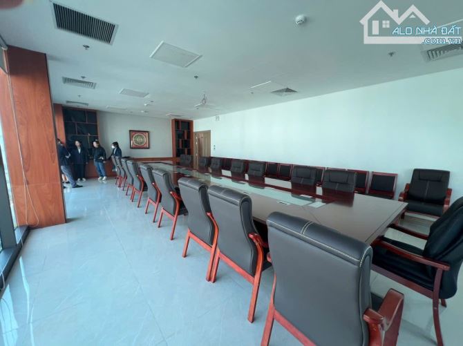 BÁN TOÀ VĂN PHÒNG MẶT PHỐ HOÀNG QUỐC VIỆT 490m2x8T THANG MÁY - MT 30m - 265 TỶ - DÒNG TIỀN - 5