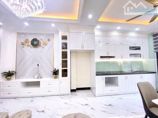 Bán nhà ngõ 102 Trần Phú Mỗ Lao, Phân lô ô tô kinh doanh, gần phố, V trí trung tâm 55m2*4T - 5