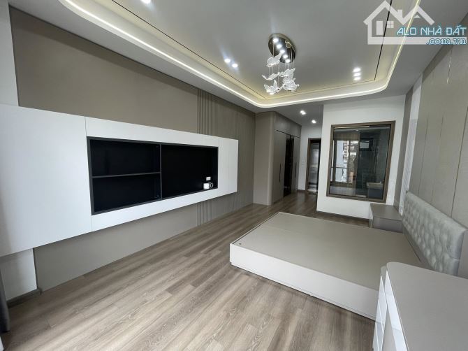CỔ LINH - LONG BIÊN, 47M, 6 TẦNG THANG MÁY, GARA 7 CHỖ, FULL NỘI THẤT, GẦN MẶT PHỐ - 6