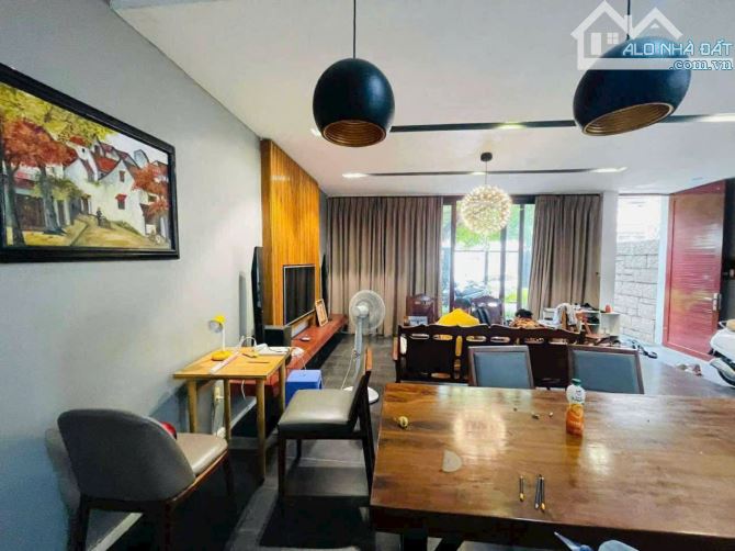 LÊ VĂN VIỆT! Bán nhà đẹp khu dân cư cao cấp. DT 185m2,3 tầng. GIÁ RẺ NHẤT KHU VỰC - 6