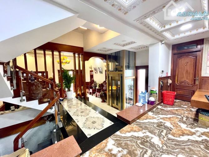 Biệt thự đẳng cấp, DT 11,5X20M, Hầm 3 tầng thang máy full nội thất gỗ hiếm chỉ 34 tỷ TL - 7