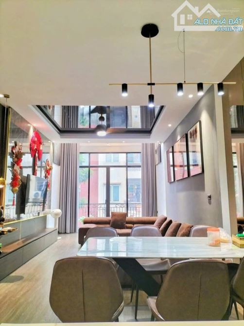 Phú kiều. Kiều Mai. Nhà đẹp ô tô tránh. Vỉa hè rộng. Kinh doanh tốt. 52m.5 tầng. 15,3 tỷ - 7