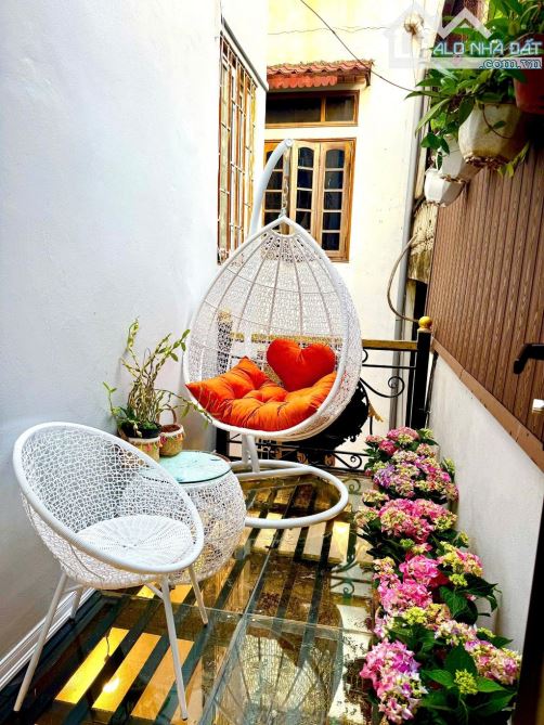 BÁN NHÀ GẦN PHẠM NGỌC THẠCH XÃ ĐÀN - 35m2 - 4 Tầng - Thang Máy - 7
