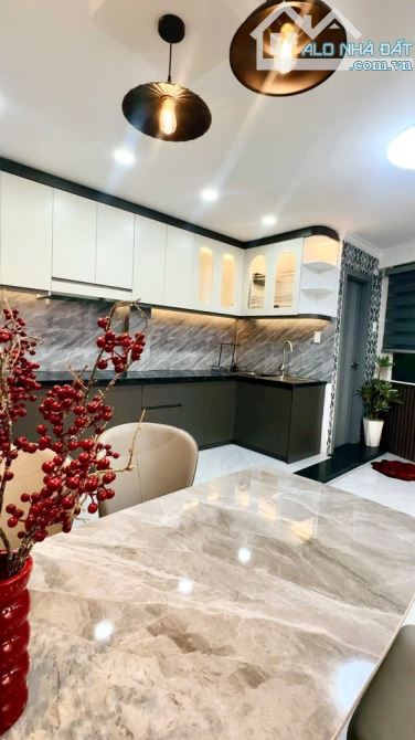 NHÀ ĐẸP PHÚ NHUẬN - FULL NỘI THẤT - NGANG LỚN 7M - 3PN - SỔ CHUẨN - CHỈ 7,xxx TỶ - 8