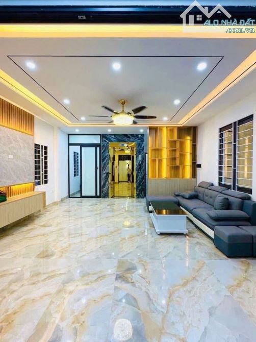 SIÊU PHẨM! NGHĨA TÂN - CẦU GIẤY - 50M2 - Ô TÔ DỪNG ĐỖ -CHỈ 10 TỶ 5 - 2