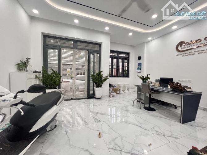 Bán nhà 1 Trệt 1 Lầu và Sân Thượng, SHR đường nhựa 10m thông tứ tung,gần Bcons