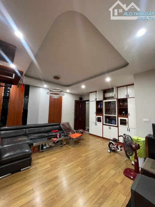 Bán chung cư Toà Trung Rice city Linh Đàm 67m lô góc 2 ngủ 2wc. Giá chào 4.55 tỷ.
