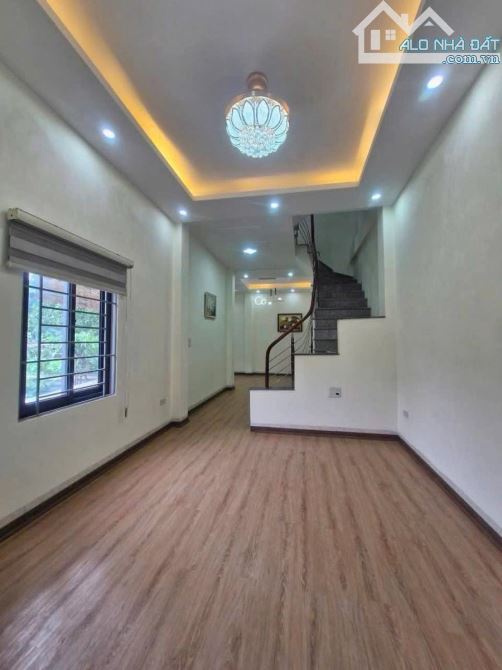 Bán gấp nhà Yên Nghĩa Lô góc thoáng mát, gần VĐ4, gần bến xe Yên Ng, 40m 3 tầng chỉ 6.8 tỷ