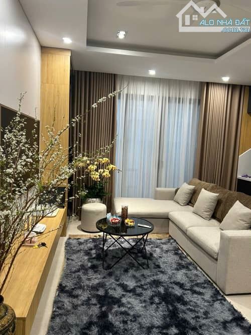 Nyc nhờ bán căn nhà dòng tiền Hồ Tây 80m2x6tầng thang máy , Mt 5m giá chỉ 25tỷ