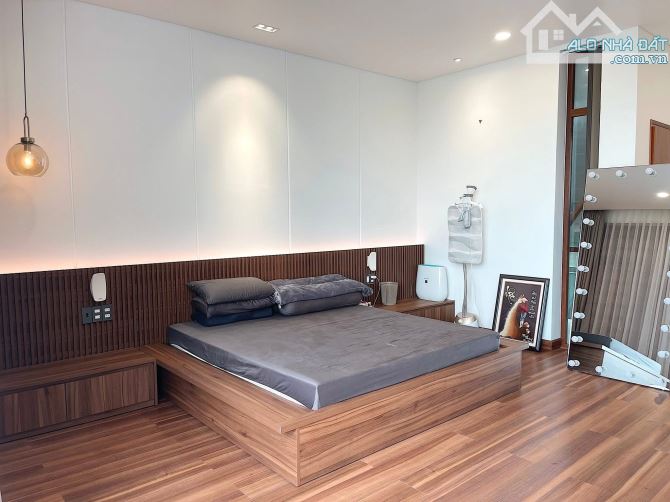 Bán nhà 5 lầu full nội thất đẹp mặt tiền đuờng Hoàng Sa,phuờng 6 tp Mỹ Tho