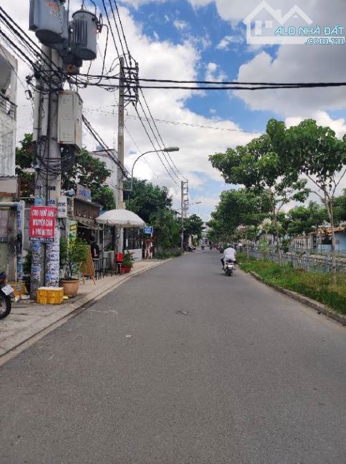 Bán Đất tặng nhà C4 Full thổ cư MT đường THẠNH LỘC 17, phường TL,Q12. Dt 95,1m²giá 10 tỷ