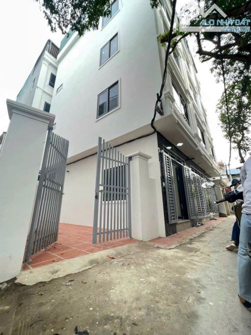 Bán nhà 4,5 tầng 3 ngủ,1 thờ, sân phơi, ngõ ô tô giá hơn 3 tỷ p.Biên Giang - Hà Đông