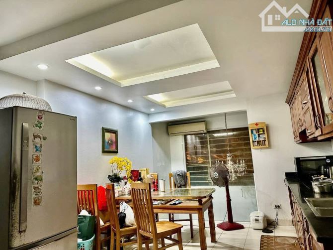 11.2 TỶ – 30M2x5T – MẶT PHỐ NGUYỄN VĂN TRỖI – LÔ GÓC – Ô TÔ TRÁNH – KINH DOANH ĐỈNH – GẦN