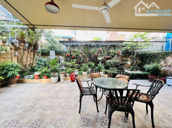 BT Làng Việt Kiều Châu Ấu 150/200m 3 tầng mặt tiền 9m giá 50 tỷ