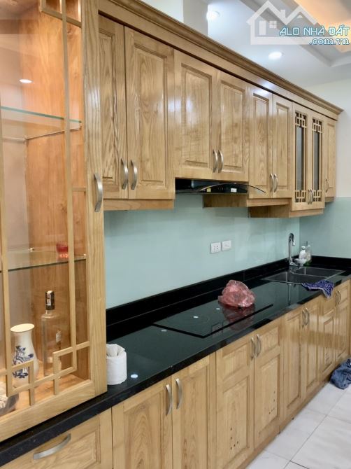 Nhà đẹp Văn Cao 35m2x6T gồm khách bếp, 3 ngủ đầy đủ nội thất để ở bàn giao ngay 16tr/th