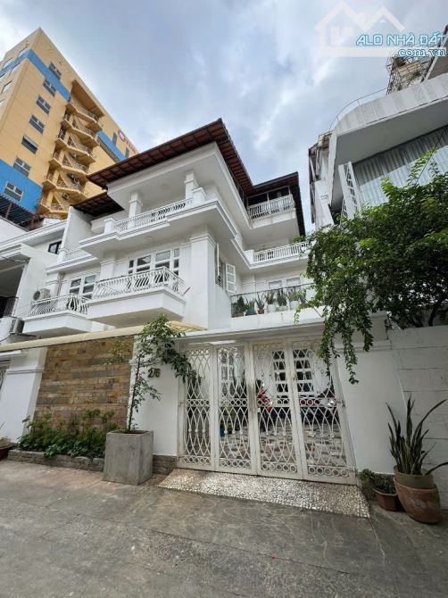 Biệt thự cực chất siêu hiếm tại Nguyễn Thành Ý, 57 tỷ, 180m2, 6PN, 6WC! Hot!