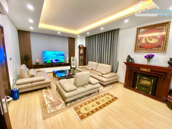 LÔ GÓC OTO TRÁNH HOÀNG CẦU,100M2 x 5 TẦNG,THANG MÁY NHẬP,TẬNG FULL NỘI THẤT CAO CẤP.