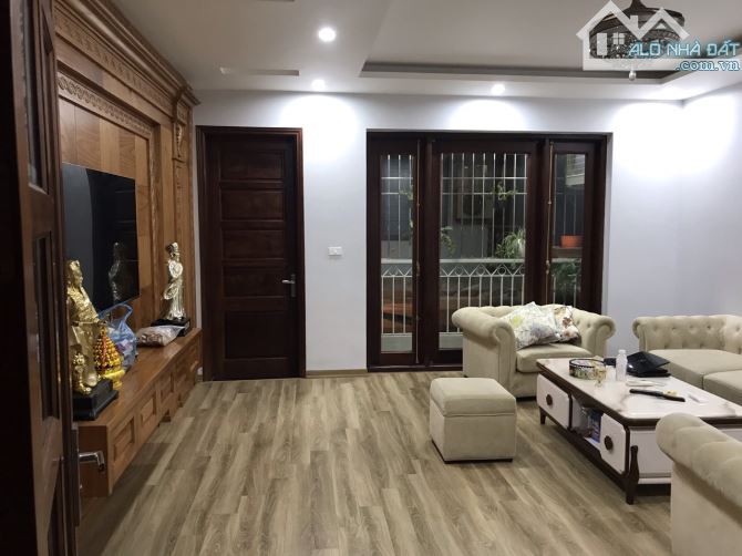 Cho thuê nhà Vũ Trọng Phụng – Thanh Xuân DT 45m x 6 tầng, thang máy, mới đẹp giá 18tr/th